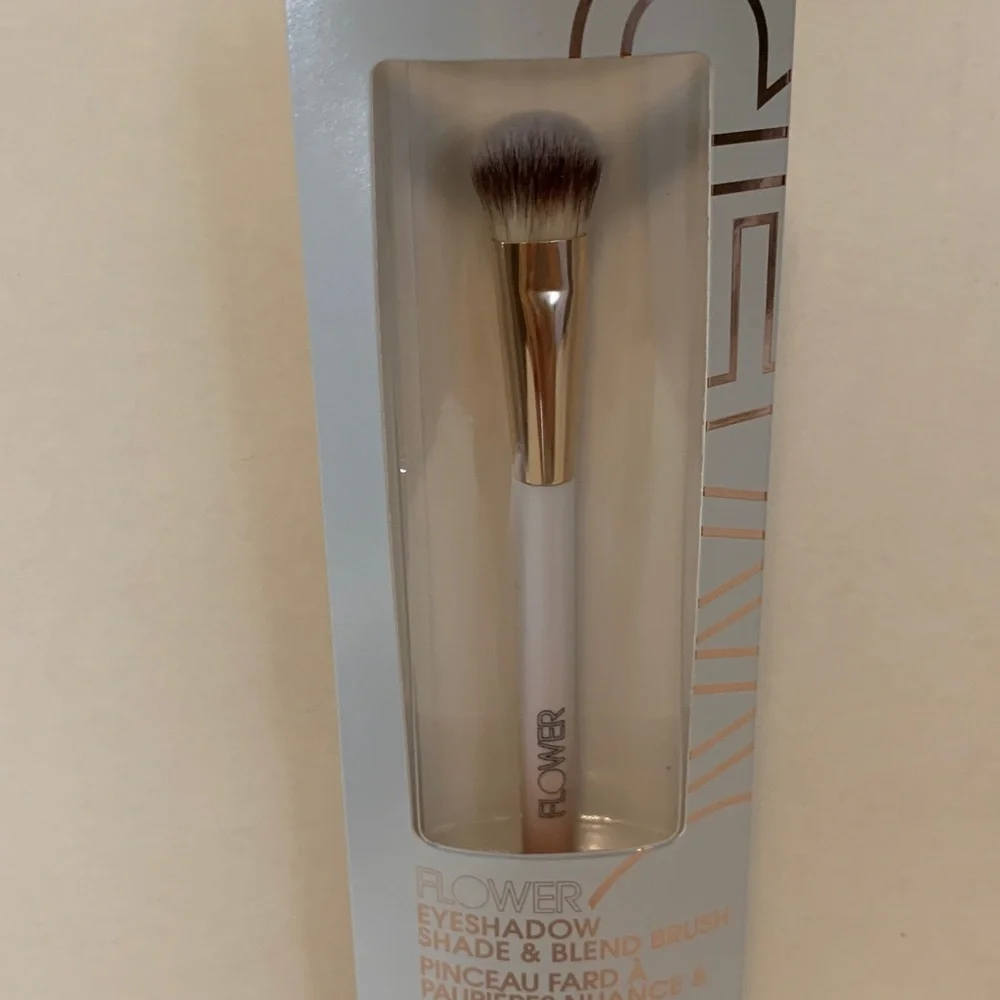 Flower Eyeshadow Shade And Blend Brush Dual Ended Design Two Brushes In One
